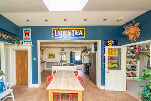 BREAKFAST ROOM- click for photo gallery